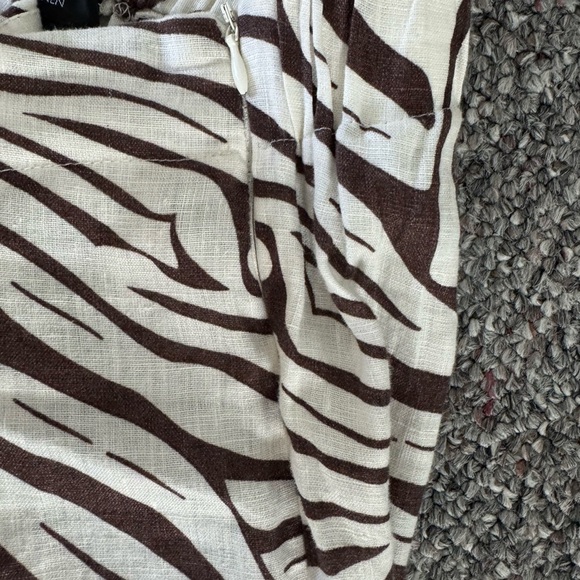 Tahari Chocolate Brown and Cream Zebra Print 100% Linen Capri Pants Wide leg M - Picture 5 of 9